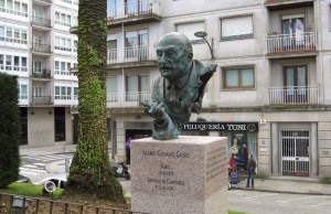 Estátua Carvalho Calero (Compostela)