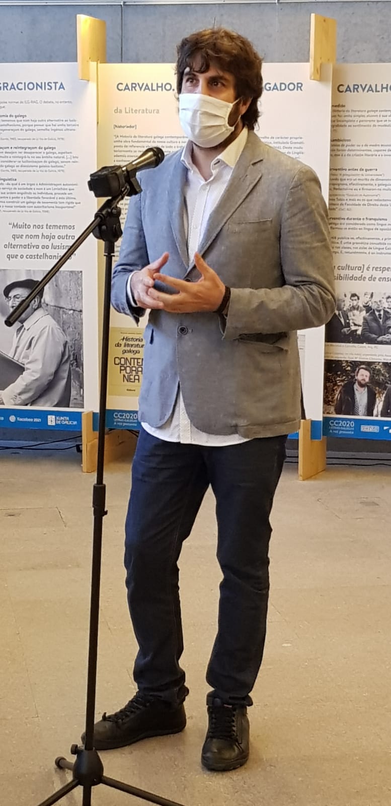 Eduardo Maragoto, na inauguraçom da expo.
