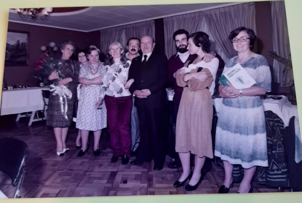 Comida homenagem a Ricardo Carvalho Calero no Hotel Almirante de Ferrol, organizado pola Sociedade Cultural Medulio no ano 1981. De dereita a esquerda: Maria do Carmo Salgado, Nanda, Manuel Rivero, D Ricardo, Pepa Abeledo, Xosé Leira, e a dona de D Ricardo, Maria Ignacia Ramos. | Manuel Rivero Pérez