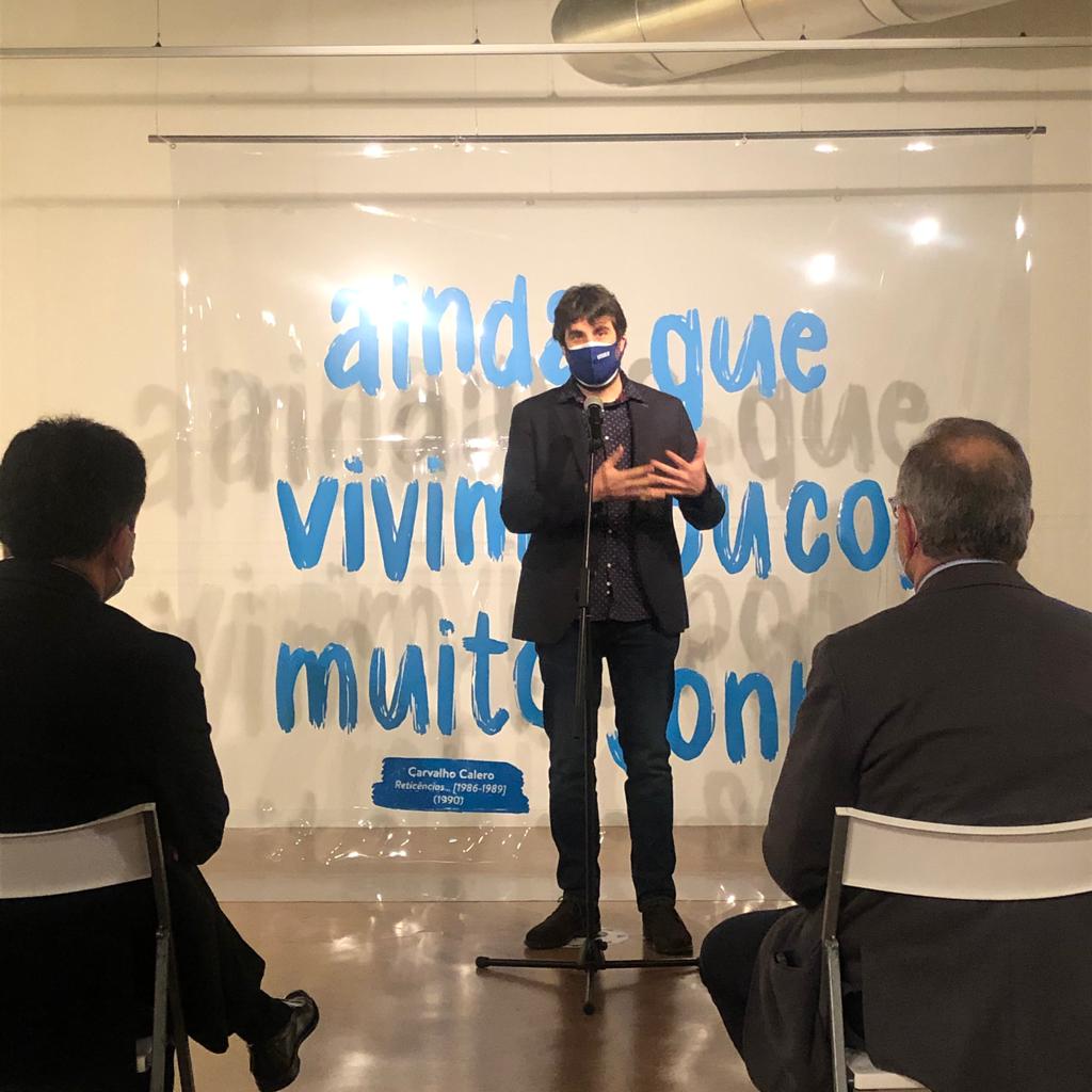 Intervençom do presidente da AGAL, com o conselheiro Román Rodríguez e o alcalde Sánchez Bugallo em primeiro termo.
