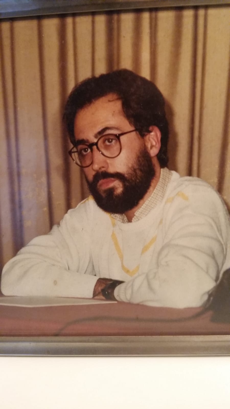 Lois Barros Díaz na Conferéncia sobre Manuel Garcia Barros na Aula de Cultura da Caixa de Aforros de Galicia em maio de 1983 na cidade de Ferrol.