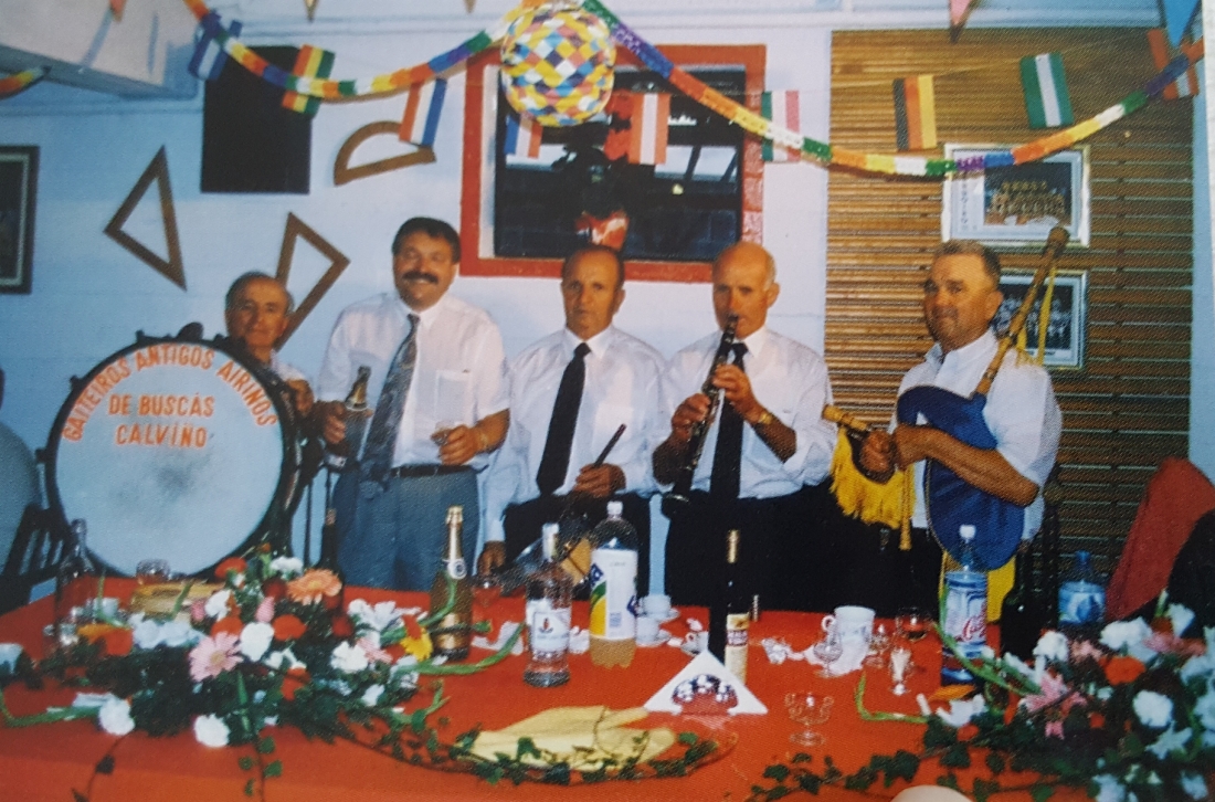Airiños de Buscás. De esquerda a dereita: Jesús Louro Raposo (Fraga), Primitivo Fuentes, José María Ruibal, Domingo Calviño e Flor da Maquía