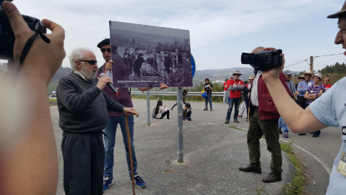 Ramón Muñiz na II Marcha da Memoria das Encrobas, no 2018, falando da loita contra o encoro de Vilagudín.