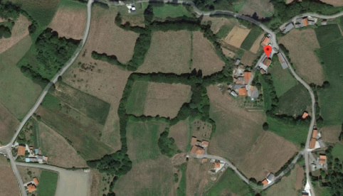 O Redondelo, em Queijas (Cerzeda), visto desde o aire.